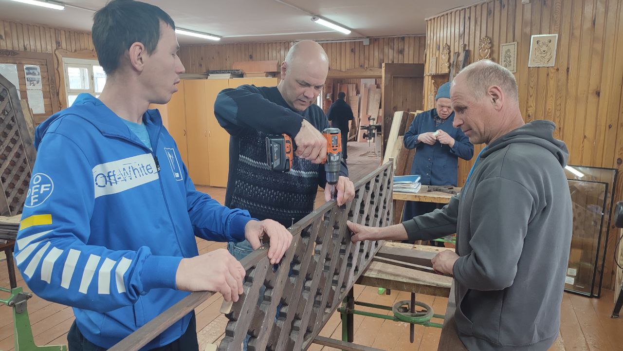 Занятия в столярной мастерской